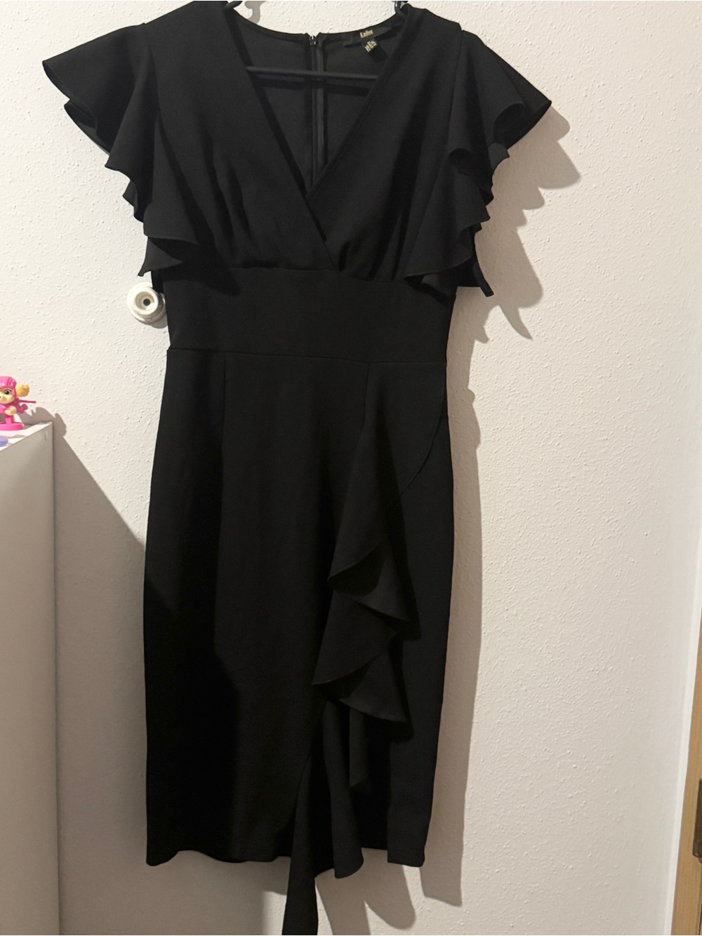 Knitee Black Ruffle Sleeve V-Neck Dress